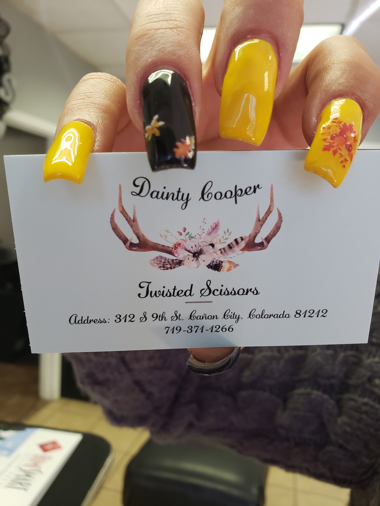 Twisted Scissors Salon & Tanning nail photo 5