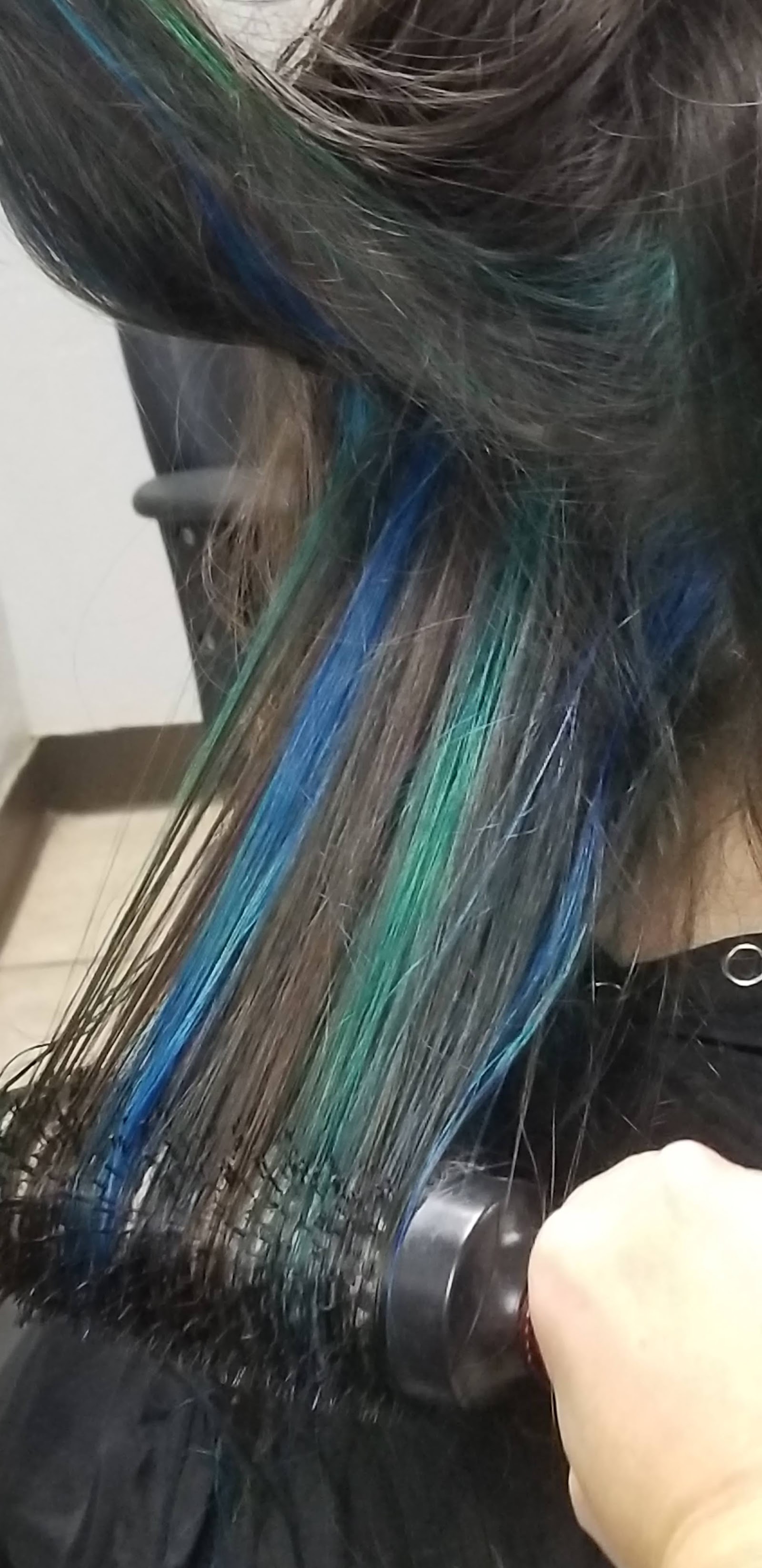 Twisted Scissors Salon & Tanning nail photo 7
